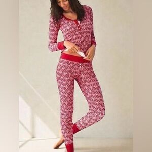 Victoria’s Secret Winter Snowflake Pattern Henley Pajama Set in Orange/Whte sz S